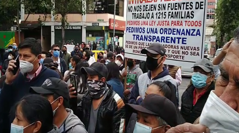 Durante la manifestación, los transportistas se quejaron de que su situación económica es precaria por la pandemia. Foto: Captura de pantalla