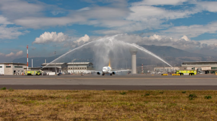 La aerolínea Aeroregional operará inicialmente dos frecuencias semanales, los días martes y sábados. Foto: Cuenta de Twitter de @AeropuertoUIO