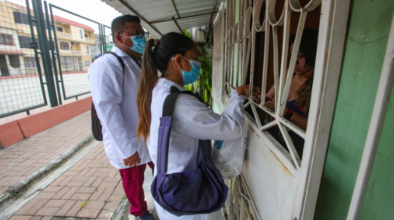 El último informe epidemiológico de Guayaquil fue anunciado este lunes 5 de julio en el sector Sauces 6, en el norte. Esta es una de las zonas que registran un incremento de reportes de covid-19, según los datos municipales. El área fue intervenida con brigadas de rastreo de casos. Foto: Enrique Pesantes / EL COMERCIO