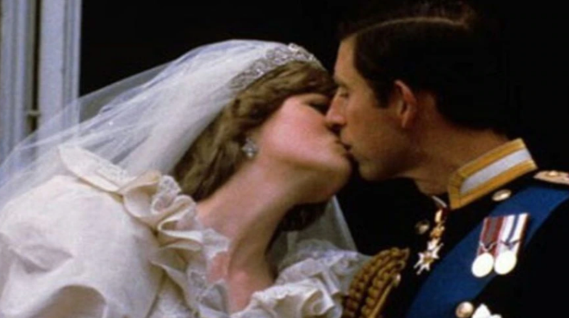 La boda entre el príncipe Carlos y la princesa Diana fue considerada la boda del siglo, pero para sus protagonistas fue uno de los días más tristes de sus vidas. Foto: Captura de pantalla / Instagram