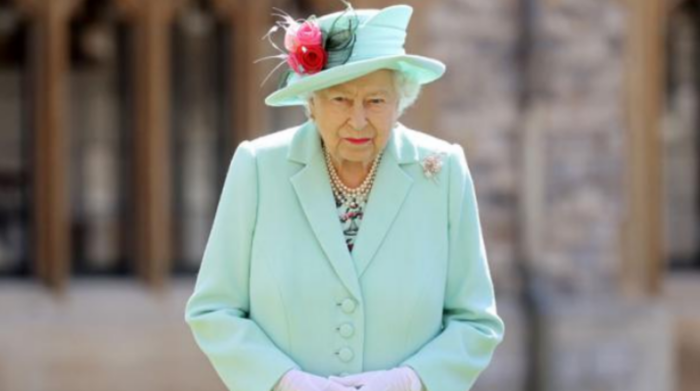 La Reina Isabel II lanzó una palabra nunca antes escuchada en público que causó risa en sus admiradores de redes sociales. Foto: Reuters