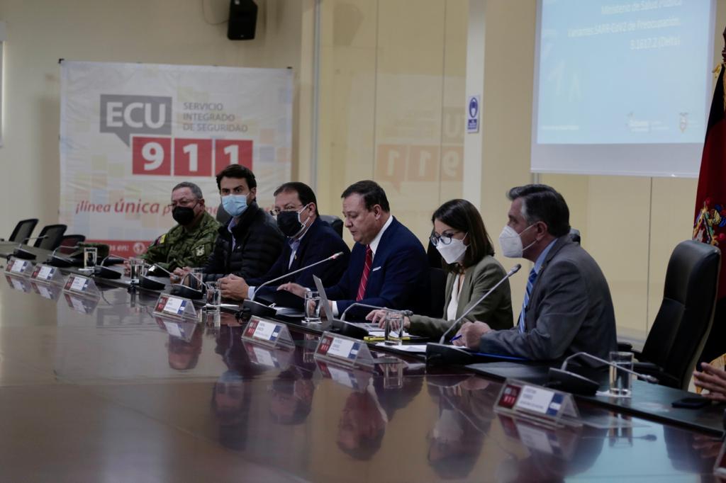 El COE Nacional y el Quito, Santiago Guarderas, hablaron sobre el avance de la vacunación y la propagación del covid-19. Foto: Diego Pallero/ EL COMERCIO