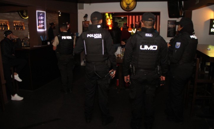 Los agentes realizaron los operativos de control en distintos sectores de Quito. Foto: Cortesía