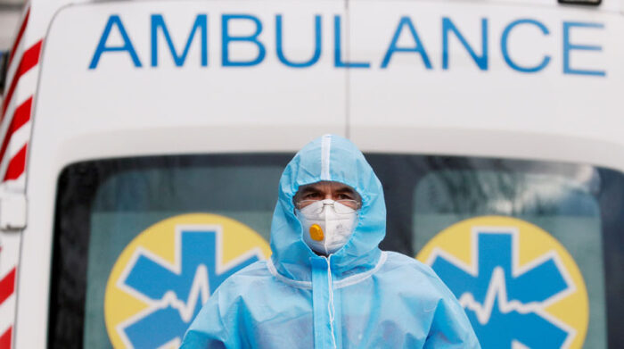 Imagen referencial. Una doctora narró los duros momentos que viven las personas contagiadas que no se han vacunado contra el covid-19 en los hospitales de EE.UU. Foto: Reuters
