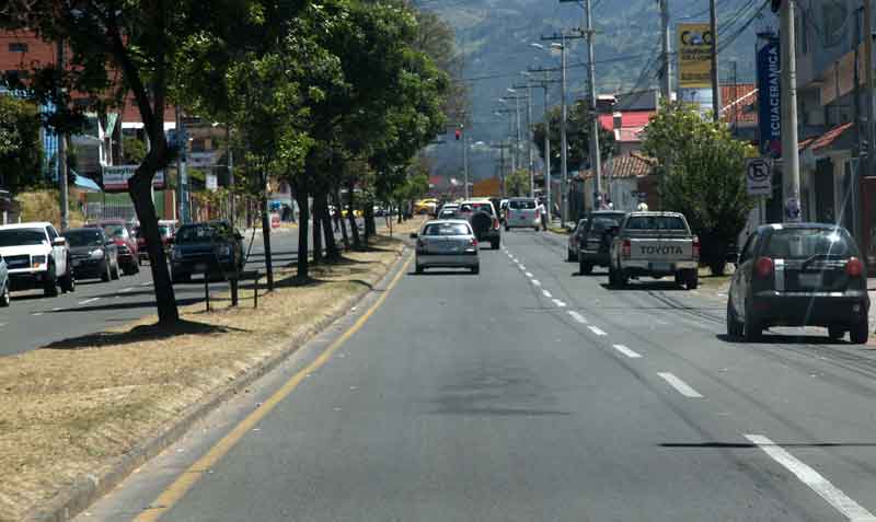 Imagen referencial. El asalto ocurrió en la avenida Remigio Crespo, en el centro de Cuenca. Foto: archivo / EL COMERCIO
