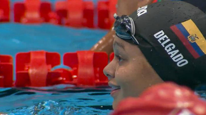 Anicka Delgado, nadadora ecuatoriana que compite en Tokio 2020. Foto: captura de pantalla de la transmisión de Claro Sports