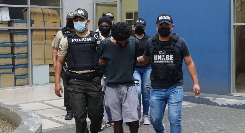 Los detenidos fueron llevados por los agentes especiales de la Unase. Foto: Cortesía