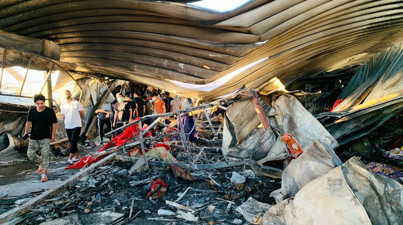 70 personas fallecieron y 50 resultaron heridas en incendio de un hospital que trataba a pacientes covid-19 en Irak. Foto: EFE
