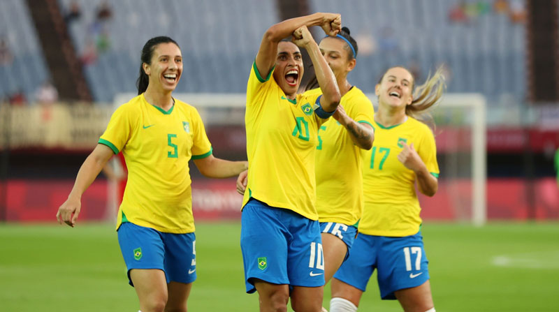 La brasileña Marta celebra luego de anotar el tercer gol ante China, en el Estadio Miyagi de Miyagi, el 21 de julio del 2021. Foto: Reuters