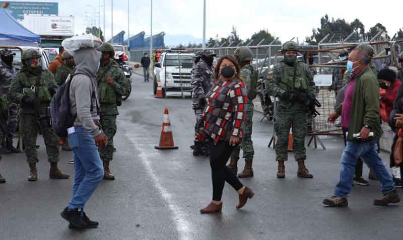 Militares se instalaron en los exteriores de la cárcel de Cotopaxi tras los 19 asesinatos. Foto: EL COMERCIO