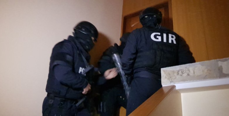 Los detenidos en Cuenca fueron identificados por la Interpol que realizó un mega operativo contra la trata de personas. Foto: Policía