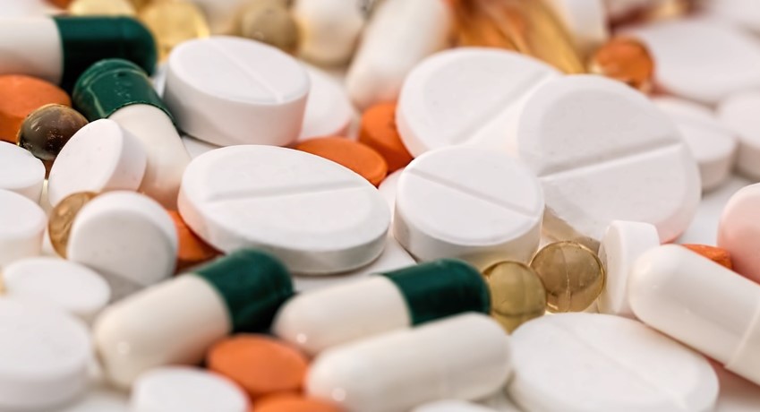 Imagen referencial. Las farmacéuticas desarrollan tratamientos con pastillas que servirán a pacientes contagiados con covid-19. Foto: Pixabay