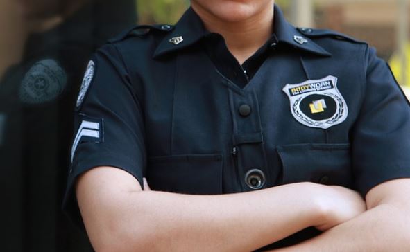 Imagen referencial. Tras denuncias de acoso las mujeres que deben guardar cuarentena serán escoltadas por guardas femeninas. Foto: Pixabay