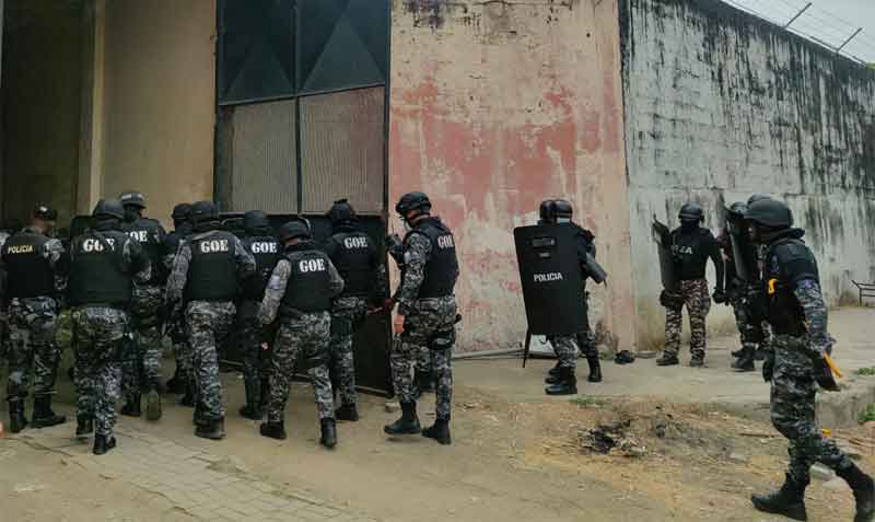 Unidades tácticas ingresaron al Centro de Privación de Libertad del Guayas. Foto: Twitter Policía