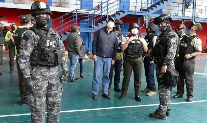 Policías ingresaron a cárceles del país el sábado último como parte de una intervención para enfrentar la crisis. Foto: Snai