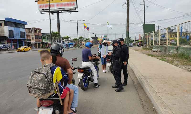 Agentes de la Policía Nacional reforzaron las seguridades en los diferentes puntos de Quevedo, Los Ríos. Foto: cortesía