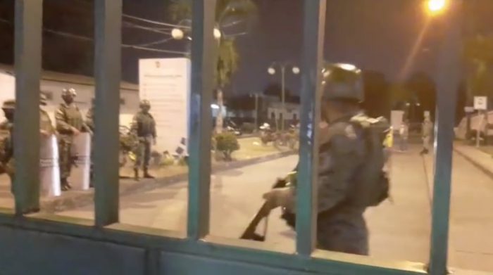 Los primeros reportes oficiales indican que pasadas las 19:00 dos vehículos con desconocidos llegaron al barrio Venus de Quevedo, Los Ríos, y realizaron varias detonaciones en contra de un grupo de jóvenes. Foto redes sociales