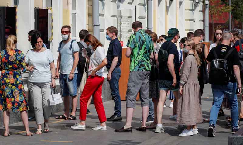 Desde el inicio de la pandemia en Rusia se han contagiado 5 758 300 personas y han fallecido 142 253 pacientes. Foto: EFE