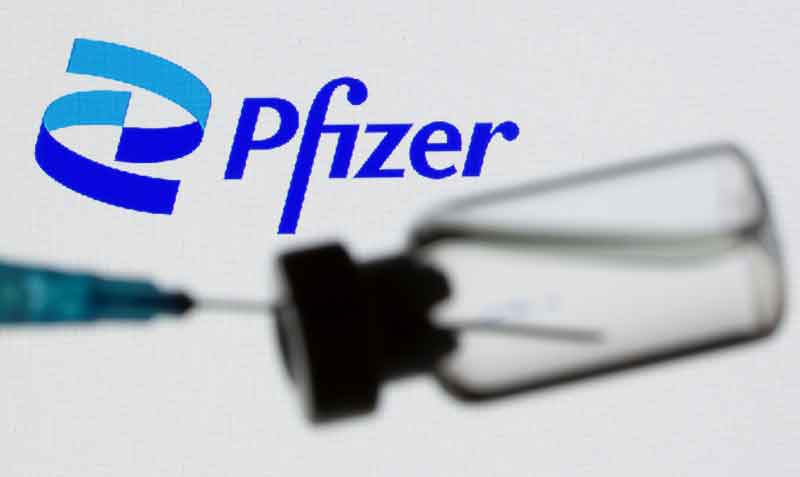 Pfizer calcula que la tercera dosis podría potencialmente multiplicar por 100 la neutralización de la variante delta en comparación con un esquema de dos dosis. Foto: Reuters