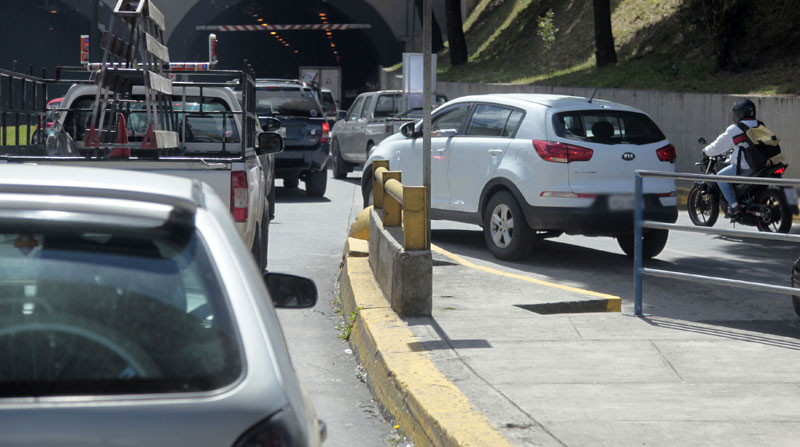 La medida del Hoy no circula también aplica a las motos que se movilizan en Quito. Foto: Patricio Terán/ EL COMERCIO