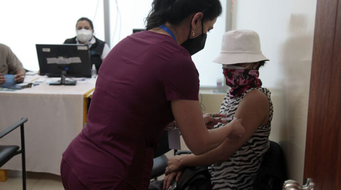 El Gobierno iniciará la vacunación de las personas del rango de 30 años de edad en la semana del 16 al 25 de julio del 2021. Foto: Patricio Terán/ EL COMERCIO