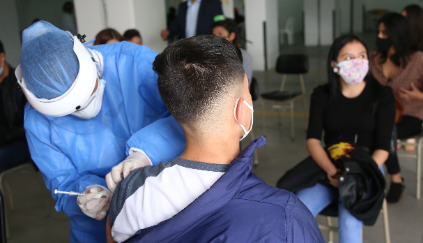 Proceso de vacunación realizado el martes 13 de julio del 2021 en Quito. Foto. Diego Pallero / EL COMERCIO