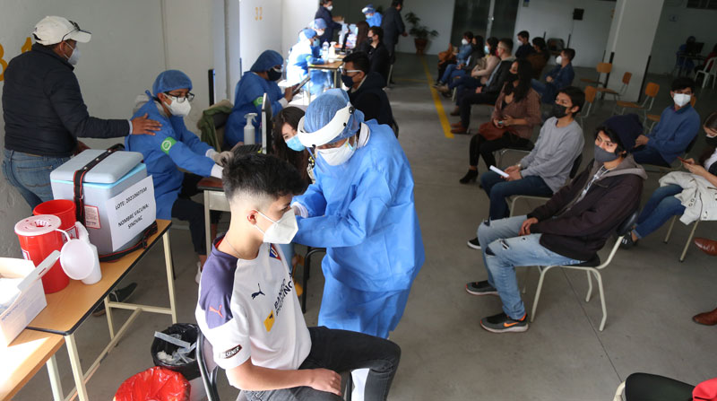 Ecuador inició la etapa de vacunación masiva contra el covid-19 el 12 de julio del 2021, el mismo día en el que la Ministra de Salud confirmó la presencia de la variante delta en distintos pacientes del país. Foto: Diego Palllero/ EL COMERCIO