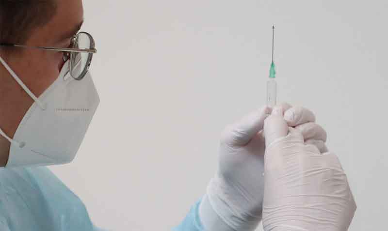 Imagen referencial. Los investigadores destacan que la vacuna contra la gripe no sustituye "en absoluto" a las del covid-19. Foto: Pixabay