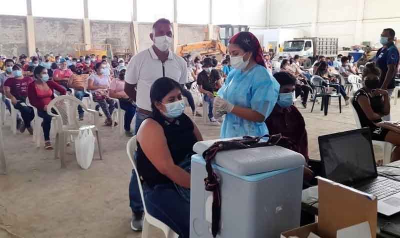 Las brigadas médicas acudieron a la parroquia rural El Esfuerzo, para la vacunación. Foto: cortesía coordinación zonal 4 del Ministerio de Salud