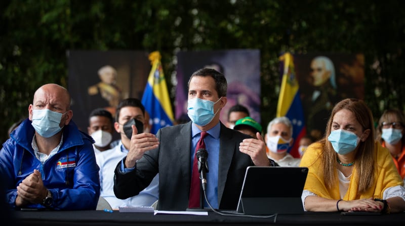 El opositor venezolano Juan Guaidó habla durante una rueda de prensa el pasado 30 de junio del 2021, en Caracas (Venezuela). Foto: EFE