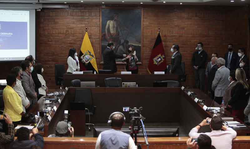 Santiago Guarderas, alcalde de Quito, tomó juramento a Brith Vaca, quien es la nueva vicealcaldesa desde ayer, 27 de julio del 2021. Foto: Galo Paguay / EL COMERCIO