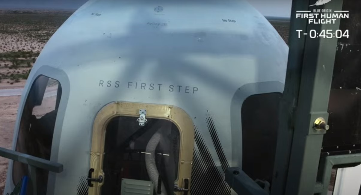 Jeff Bezos, fundador de Amazon, realizará el primer viaje tripulado de su compañía Blue Origin, en la nave Blue Shepard. Foto: Captura de pantalla