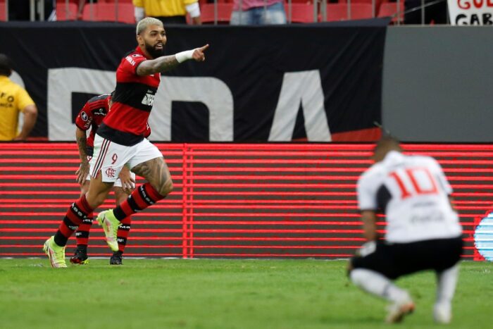 Gabigol anotó dos tantos en la victoria de Flamengo sobre Olimpia. Foto: EFE