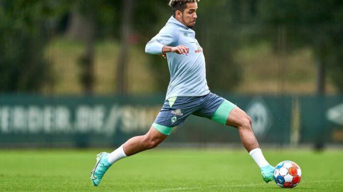 Johan Mina durante un entrenamiento en el Werder Bremen. Foto: @wk_werder