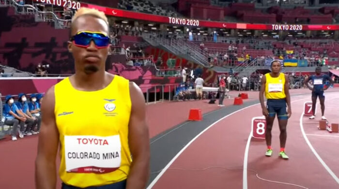 Anderson Colorado y Damián Cercelén (der.), en la final de los 400 metros de Tokio 2020. Foto: captura de pantalla de la transmisión de Paralympic Games