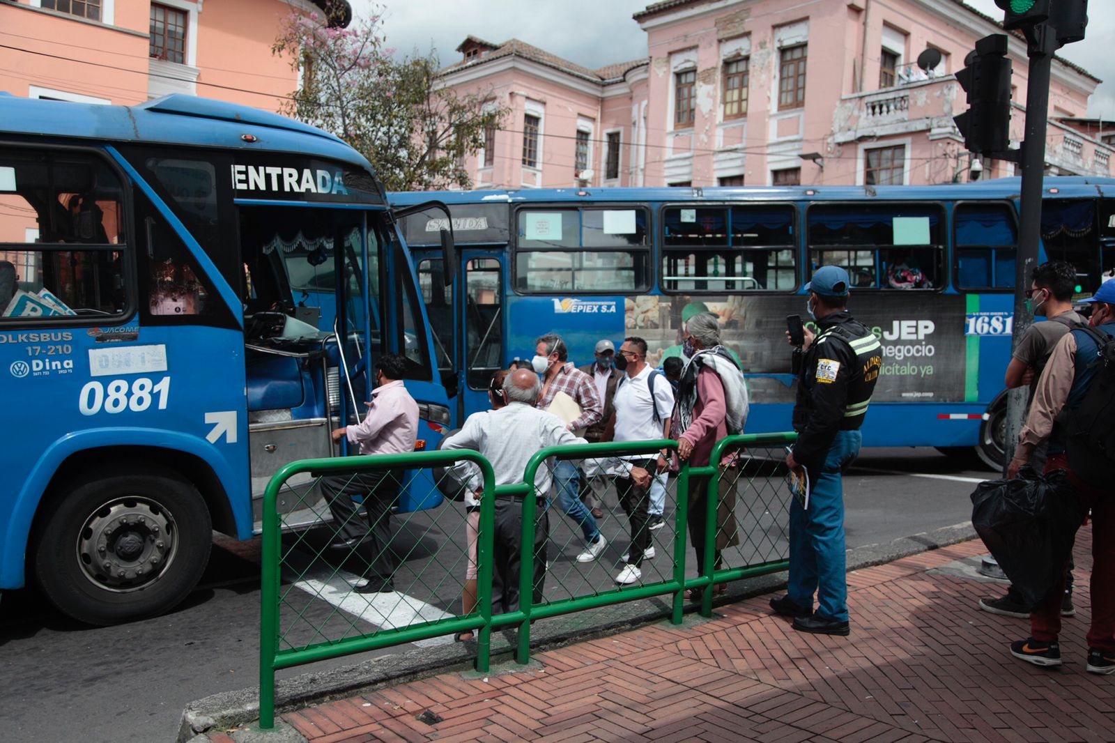Pelea de conductores de buses. Foto: Galo Paguay/ EL COMERCIO