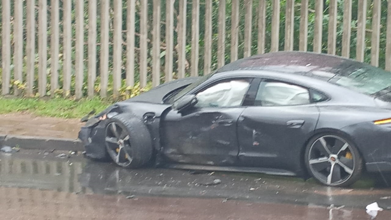 El auto de Paolo Guerrero después del accidente en Brasil. Foto: Twitter