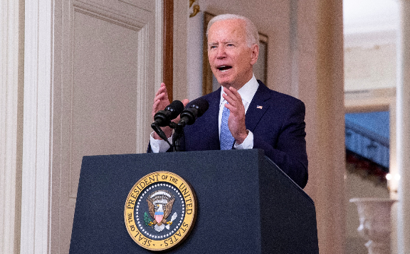 El presidente estadounidense Joe Biden pronuncia comentarios sobre el final de la guerra en Afganistán. Foto: EFE