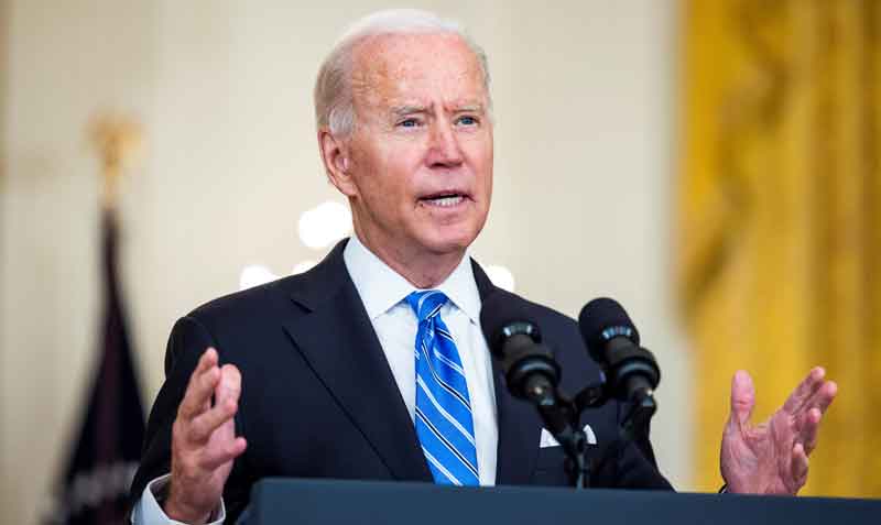 Joe Biden ha mantenido el decreto conocido como Título 42, que permite a las autoridades estadounidenses expulsar a los migrantes atrapados al cruzar la frontera de vuelta a México. Foto: EFE