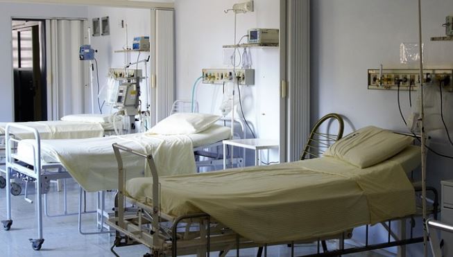Imagen referencial. Esta medida busca garantizar que haya suficientes plazas hospitalarias para los pacientes aquejados de síntomas más graves. Foto: Pixabay