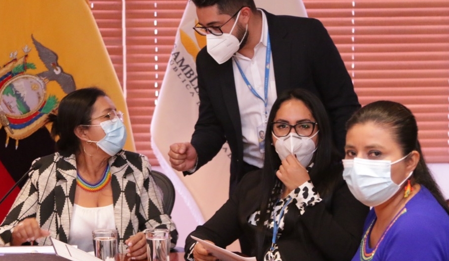 La asambleísta Rosa Cerca (segunda a la derecha), el lunes 23 de agosto del 2021, en la sesión del CAL. Foto: Cortesía Asamblea