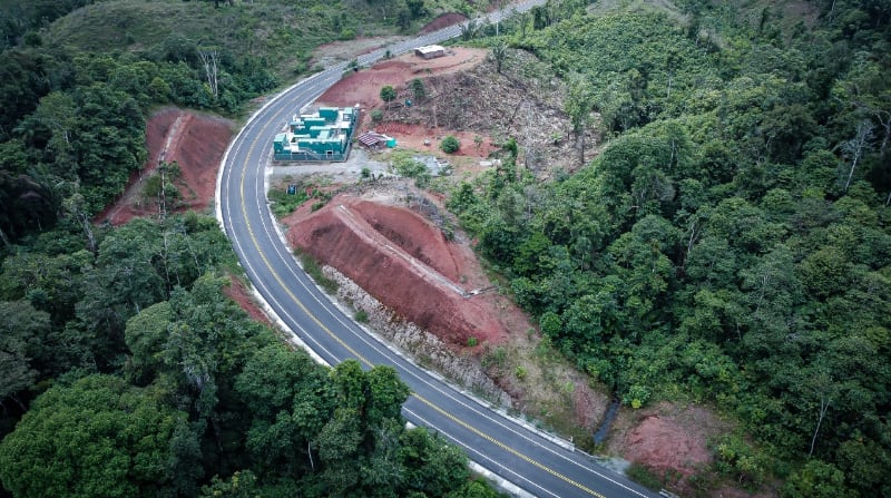 En el lado ecuatoriano del eje vial Espriella - Mataje se construyeron 18 kilómetros de carretera y el puente sobre el río Mataje en el 2017 y la obra estuvo lista en octubre del 2017. Foto cortesía Presidencia de Ecuador