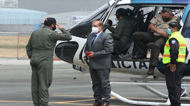 Vicente Taiano, gobernador del Guayas, hizo un sobrevuelo para constatar la situación. Foto: Gobernación del Guayas