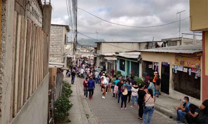 En los 41 puntos de inoculación que existen en Guayaquil se registró una masiva concurrencia de ciudadanos. Foto: cortesía