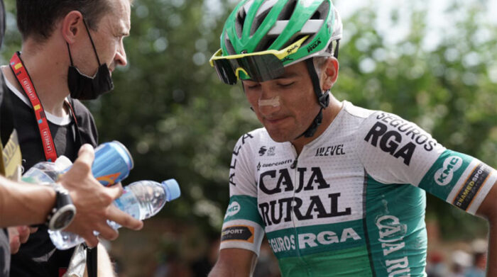 Jefferson Cepeda, ciclista ecuatoriano que se destaca en la Vuelta a España 2021. Foto: Twitter CajaRural_RGA