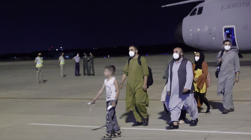 Imagen de la llegada del primer avión desde Afganistán con ciudadanos españoles y colaboradores, después de la evacuación de Afganistán por la llegada de los talibanes. Foto: EFE