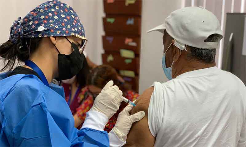 En Manta se aplicaron vacunas en la zona rural, en el sector El Aromo y también en el área urbana. Foto: cortesía Coordinación Zonal 4 de Salud