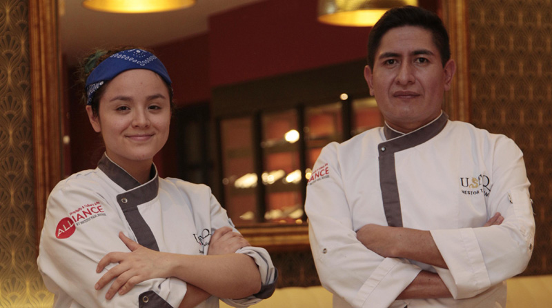 El chef Néstor Toapanta y la ‘commis’ (ayudante) Doménica Señalín representarán a Ecuador en el Bocuse d'Or. Foto: Galo Paguay