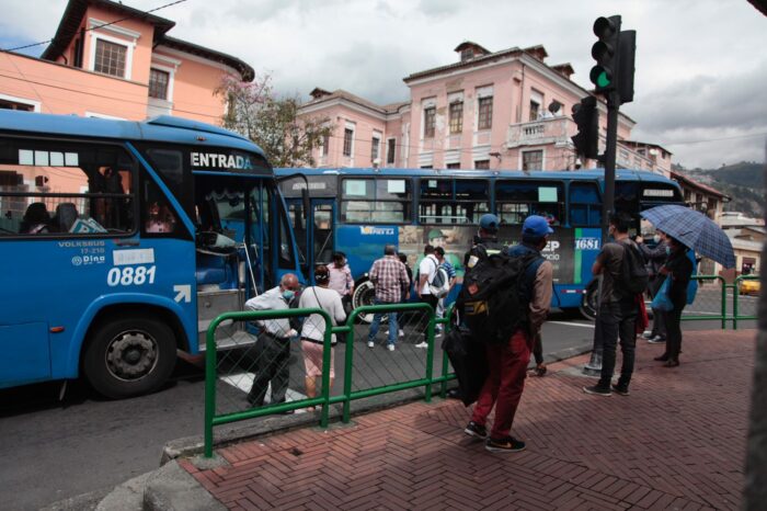 Los conductores se agredieron físicamente en plena calle de Quito. Foto: Galo Paguay/ EL COMERCIO