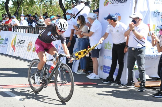 Miryam Núñez tras ganar la Vuelta al Gran Santander. Foto: La Rueda Colombia
